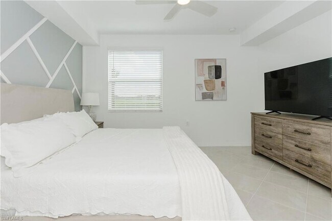 Building Photo - 15285 Green Acre Avenue Unit 418