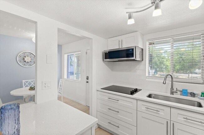 Building Photo - 2425 Flamingo Blvd
