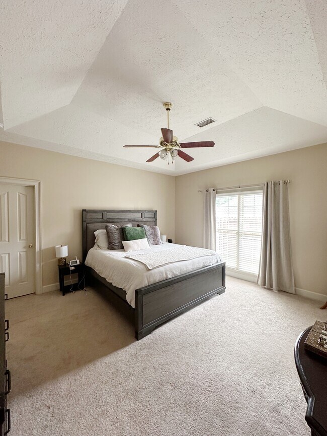 Building Photo - 5004 Hunter Ln