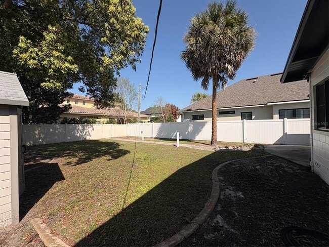 Building Photo - 1137 Oaks Blvd