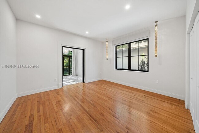 Building Photo - 415 Aledo Ave