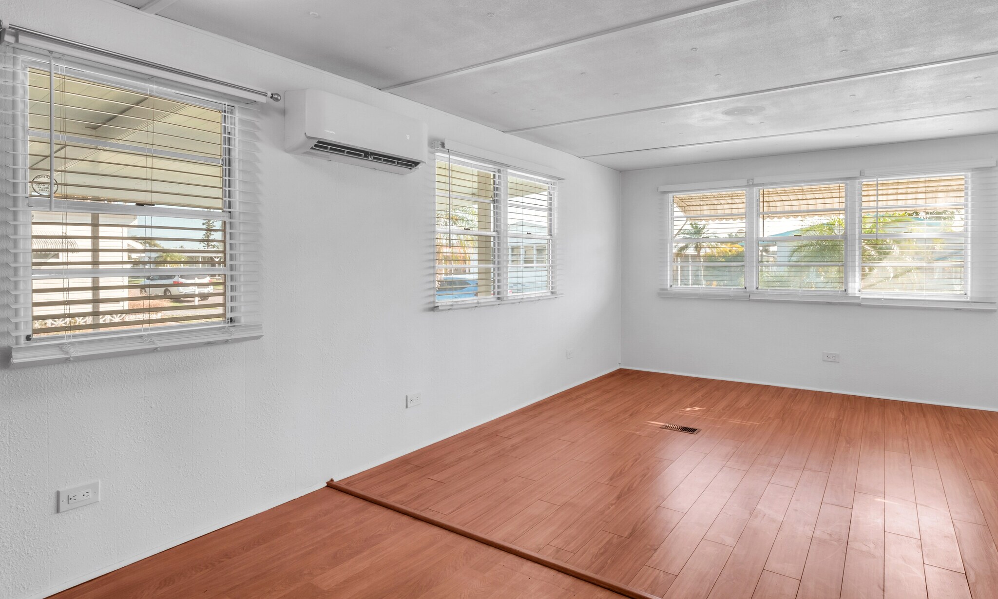 Building Photo - 209 50th Avenue Plz E