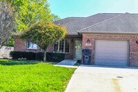 Building Photo - 2 Bedroom / 2 Bathroom Duplex in Daleville