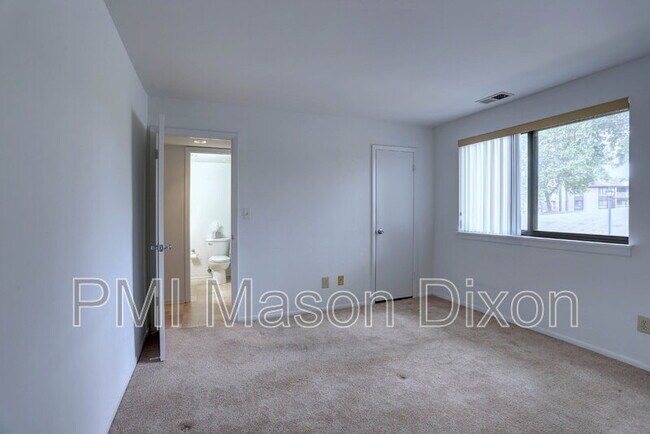 Building Photo - 6043 Majors Ln