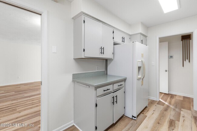Building Photo - 4103 San Remo Dr