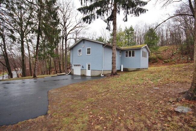 Building Photo - 1432 E Mombasha Rd
