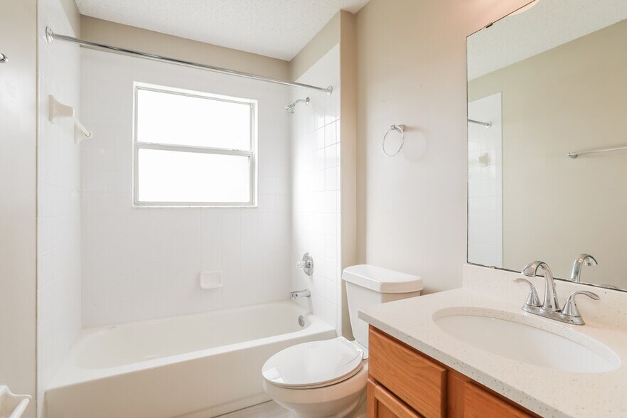 Building Photo - 1936 Hunters Trace Cir