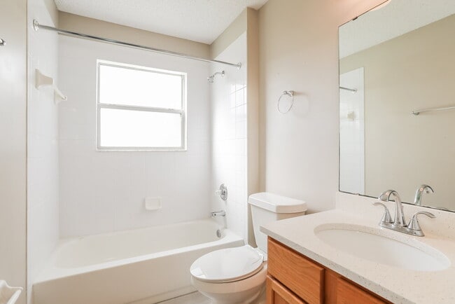 Building Photo - 1936 Hunters Trace Cir