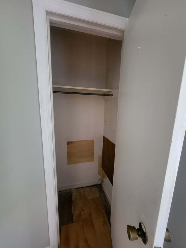 Building Photo - 3 Bedroom, 1 Bath house
