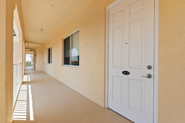 Building Photo - 17 Harbour Isle Dr W