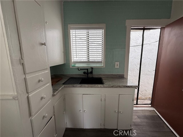 Building Photo - 1053 Loma Dr