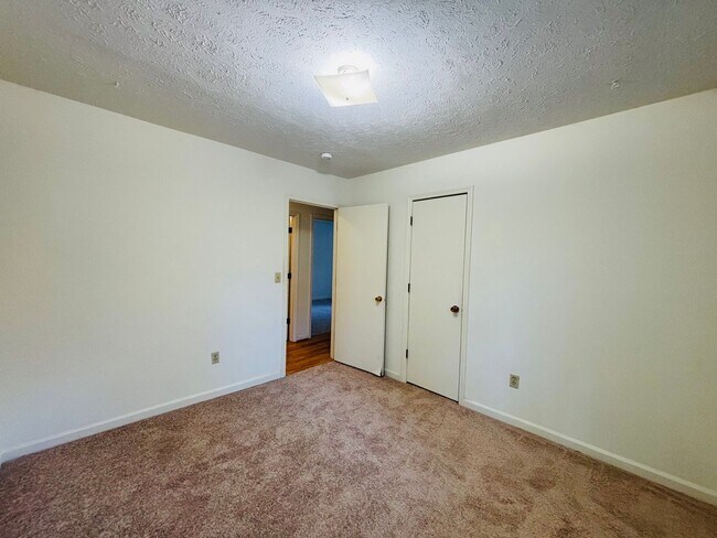 Building Photo - 3 Bedroom 3 Bath House