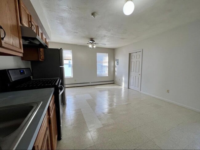 Building Photo - 1 Winter St