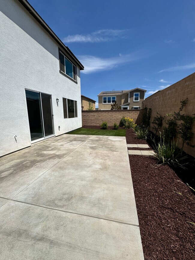 Building Photo - 36996 Camino Spgs Ave