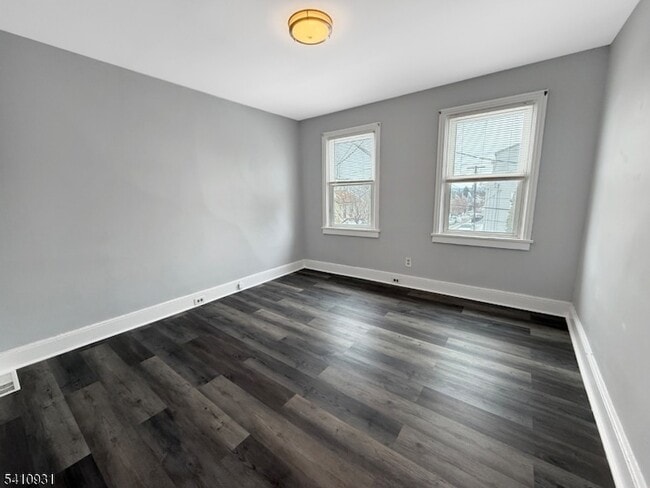 Building Photo - 65 Davis St