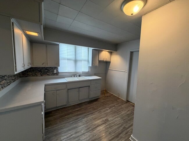 Building Photo - 56 Bismark-