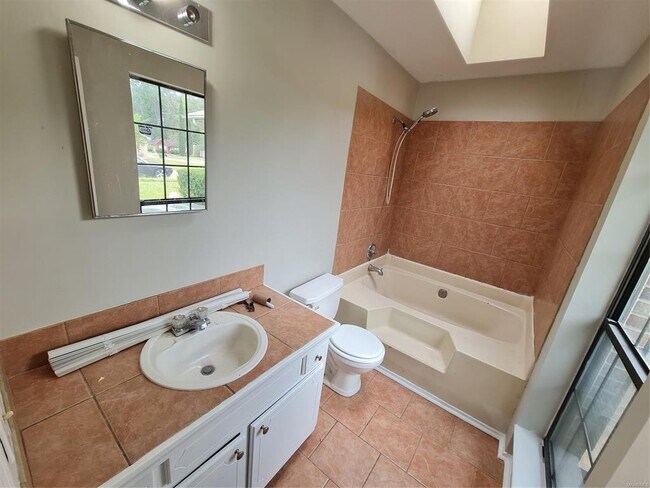 Building Photo - 3044 Cross Creek Dr