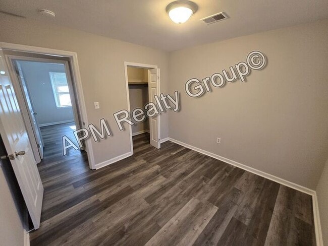 Building Photo - Three bedroom house in Eastover