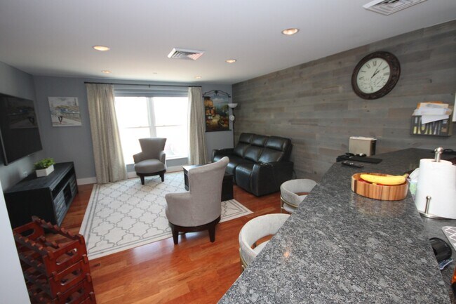 Building Photo - 25 High St