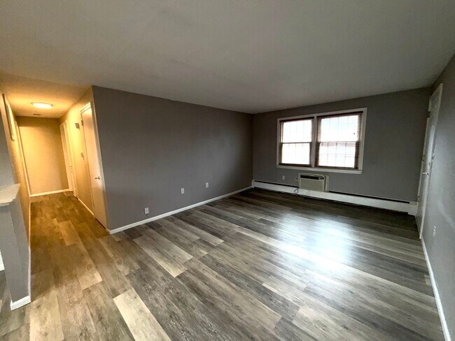 Building Photo - 27 Brewster Rd