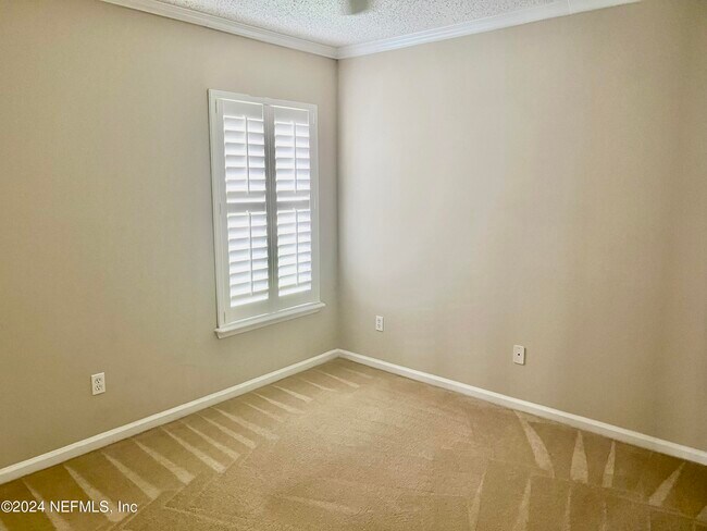 Building Photo - 14019 Crestwick Dr W