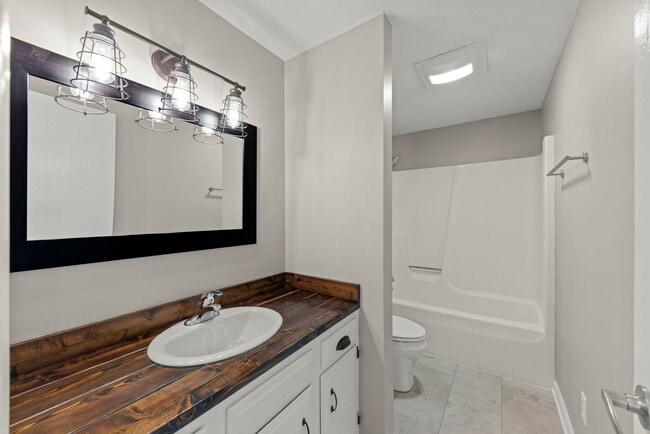 Building Photo - 548 Jo Ann Ct