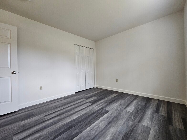 Building Photo - 396 Cardinal Rd