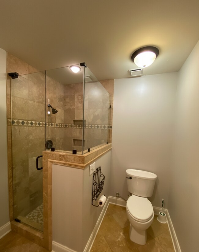 Building Photo - 983 Rolling Oaks Ln