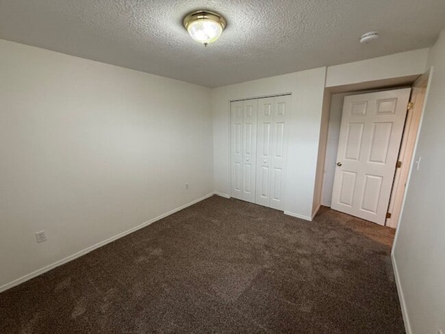 Building Photo - 4 Bedroom 2 Bath Country home Dundee OR. P...