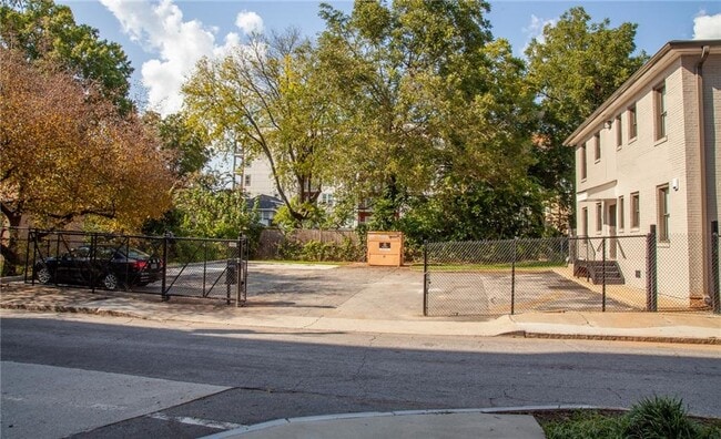 Building Photo - 504 Boulevard NE