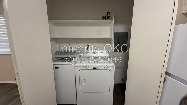 Building Photo - 2614 Elwood Dr