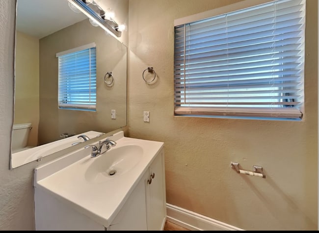 Building Photo - 7321 Egypt Lake Dr