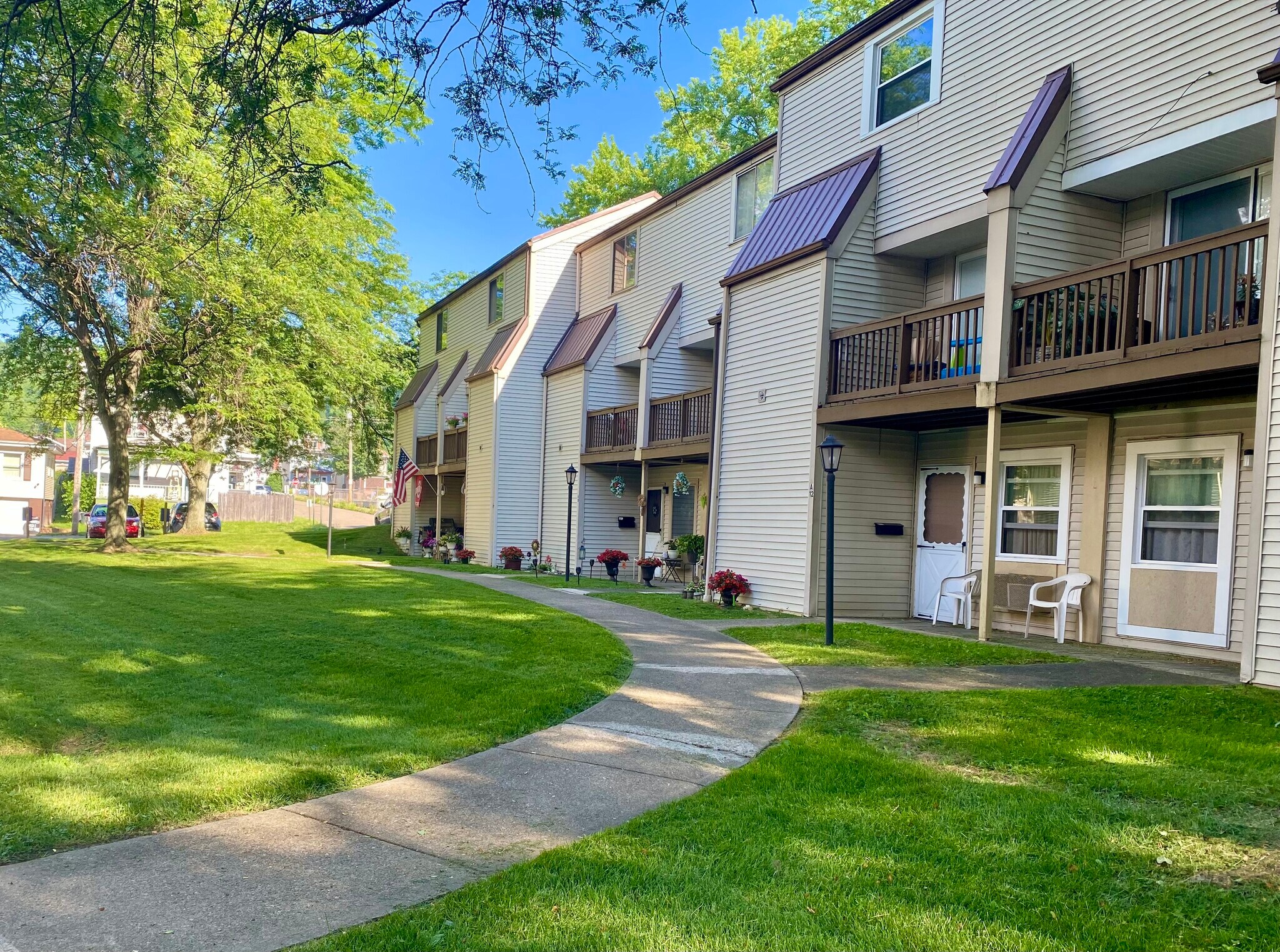 Building Photo - 1020 Broadway St