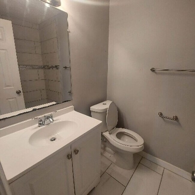 Building Photo - 3219 Holly Berry Dr