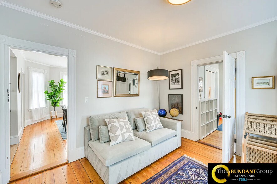 Building Photo - 44 Cottage St