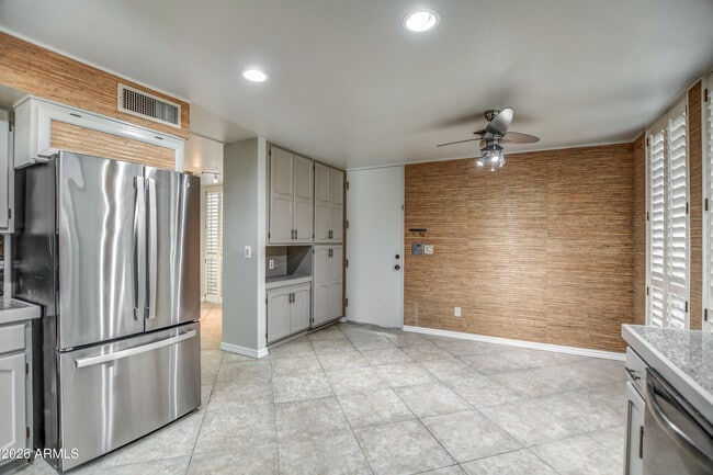 Building Photo - 8647 E Devonshire Ave