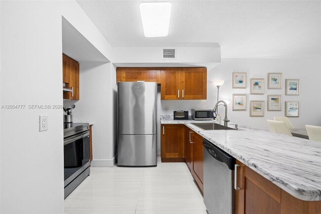 Building Photo - 9499 Collins Ave