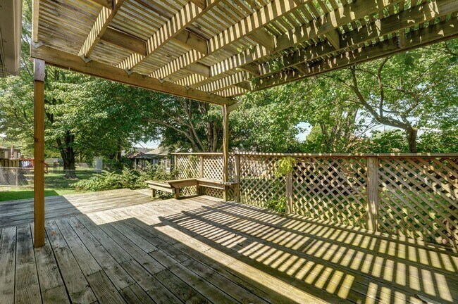 Building Photo - Charming 3 Bed | 2 Bath Home with Beautiful Outdoor Living