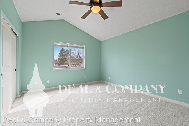 Building Photo - 3 br, 2.5 bath House - 532 SE 204th Place