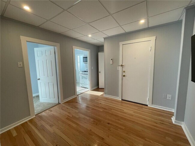 Building Photo - 40-40 Freebody St