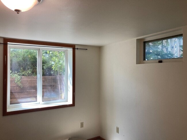 Building Photo - 729 S 14th Ave