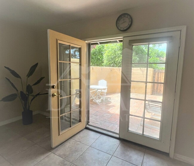 Building Photo - 3122 E Monterosa St