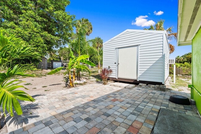 Building Photo - 5203 S Indian River Dr