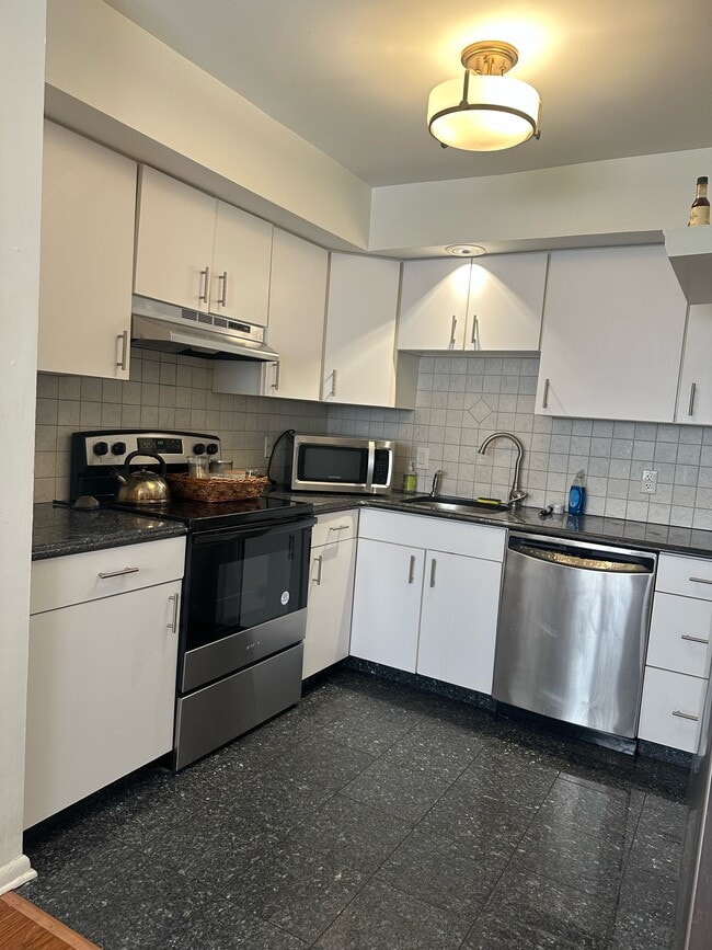 Building Photo - 1219 Kater St