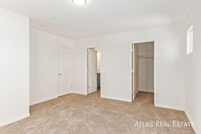 Building Photo - 2 WEEKS FREE RENT IF MOVED IN BY 3/15!  Ur...