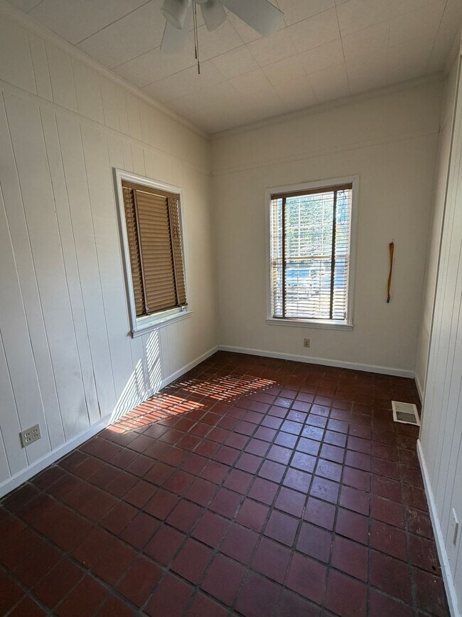 Building Photo - Beautiful Historic Home