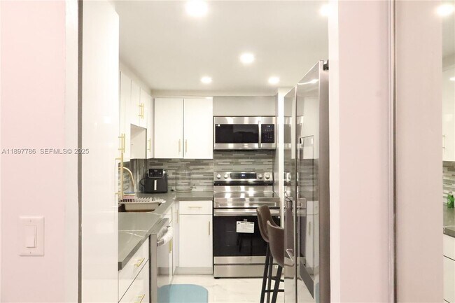 Building Photo - 5005 Collins Ave