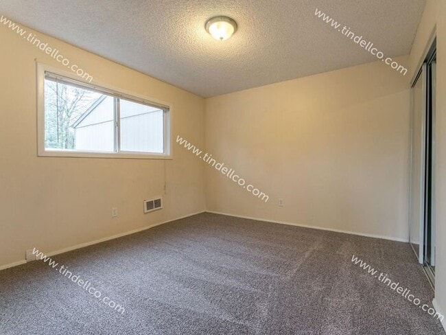 Building Photo - Charming Townhouse Style Home in Multnomah...