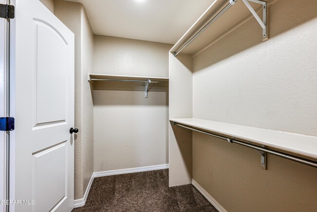 Building Photo - 5525 Valley Cedar Dr
