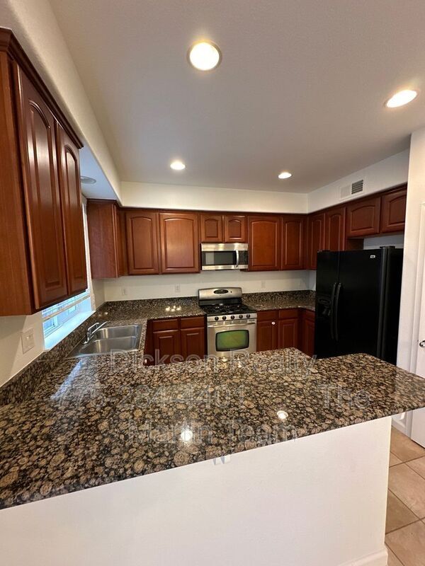 Building Photo - 3843 Dominus Dr